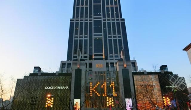 郑裕彤 银行存着550亿 坐拥3850家金铺！中国隐形富三代 1年躺拿10亿利息