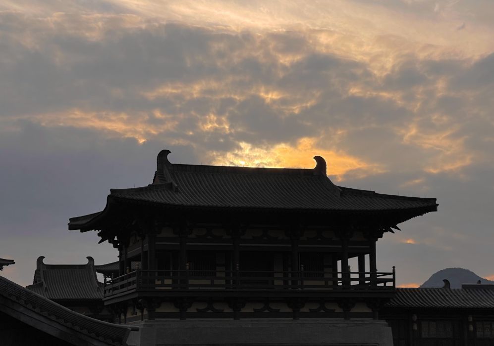 殷桃|《长月烬明》路透？罗云熙脸型瘦脱相，网友：这也不好看啊