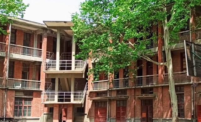 无风狂客 西安废弃的军工厂,“熊猫”牌手表风靡全国,如今改建成艺术区