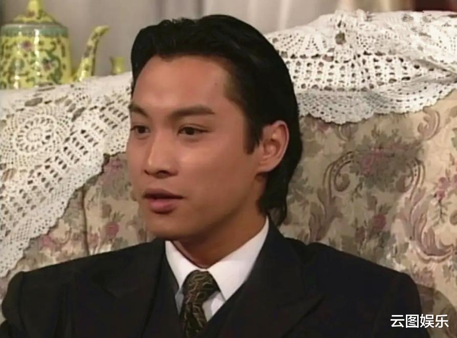 谭耀文|谭耀文晒全家福，妻子气质好子女颜值高，一家四口紧紧相拥太温馨