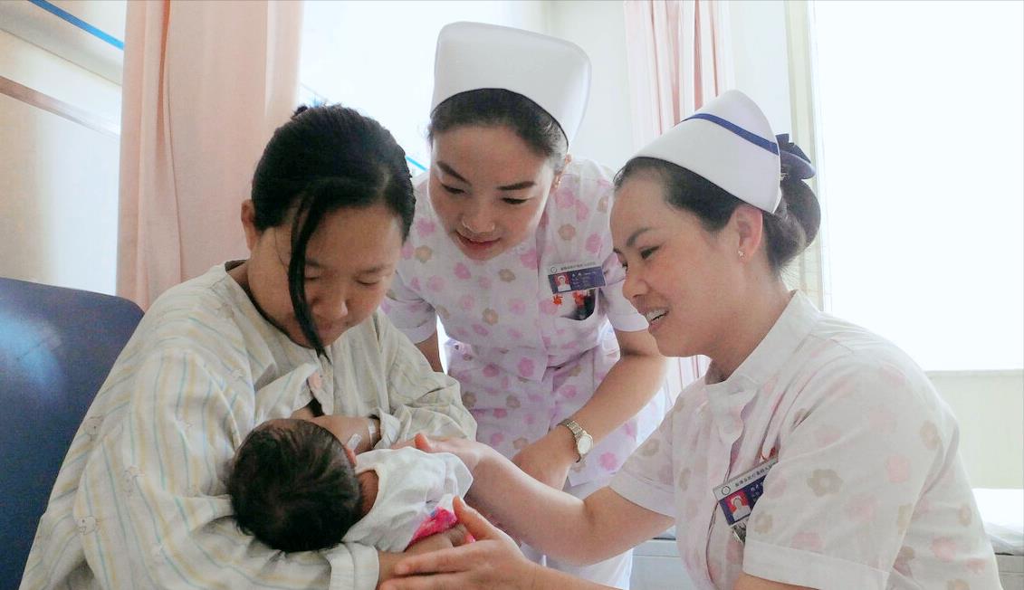 吴洪娜聊说育儿|怎么知道宝宝吃没吃饱?奶不够怎么追?母乳妈妈掌握要点不发愁