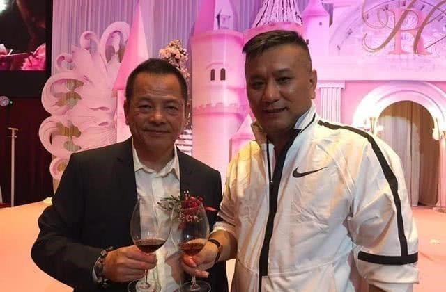 向华强|向华强真正的靠山，不是军统出身的父亲，而是香港的林家三兄弟