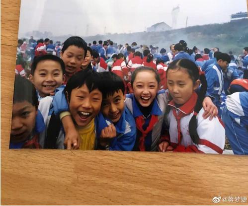 蒋梦婕|看了蒋梦婕高开叉照片，才知道什么是又纯又欲，完全不需要开美颜