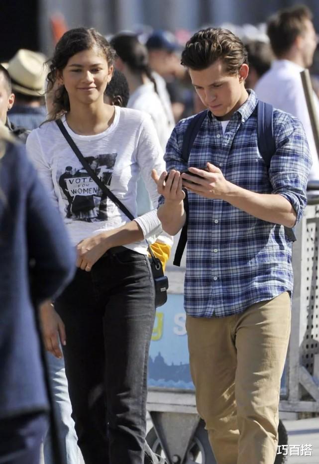 巧百搭|荷兰弟女友衣品怎么样?低调简约是主旋律,笑起来是真的很美