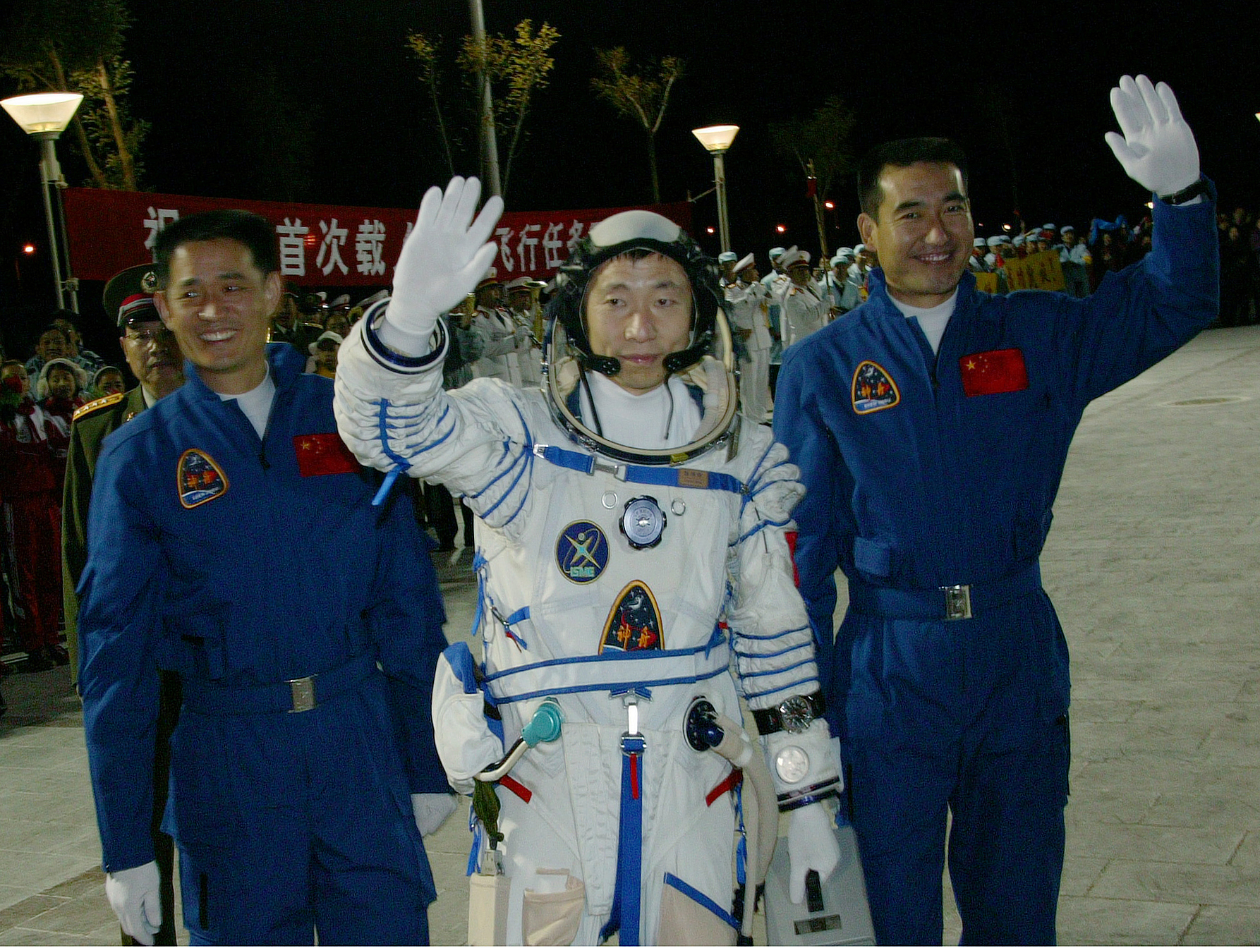 科学家 人类首次，中美俄同月发射载人飞船，为何中国航天发展这样快？