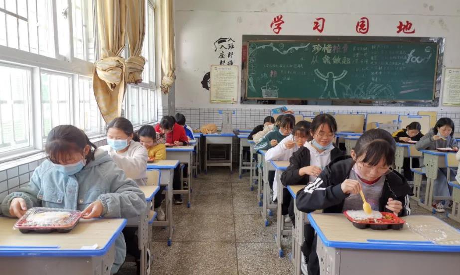 吴洪娜聊说育儿|学生可别光顾着学习,初中女生标准身高出炉,没达标的需要重视