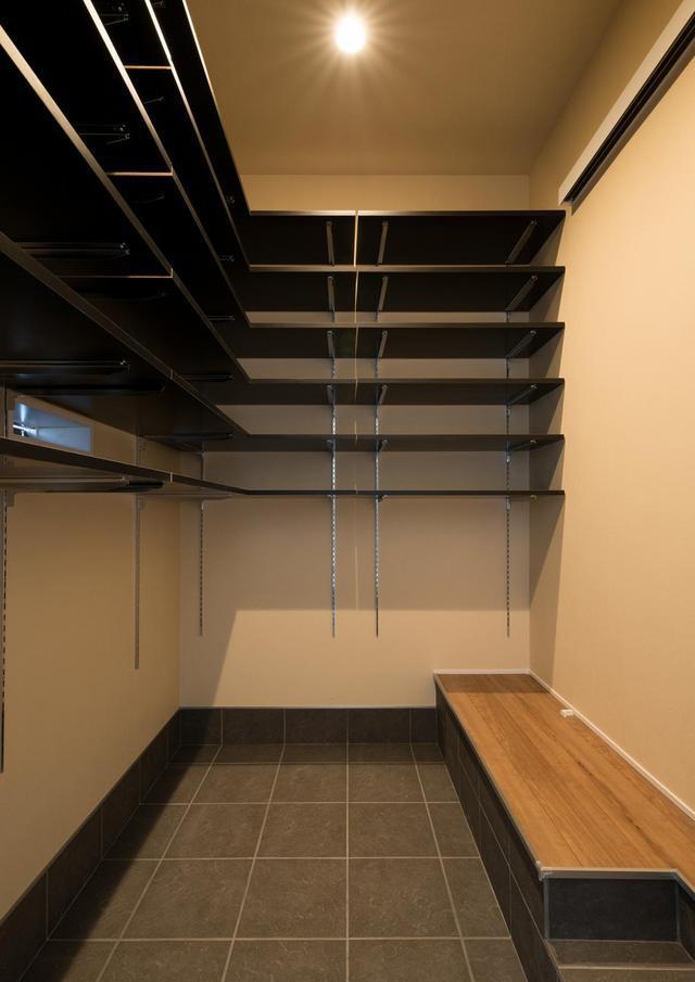 日本朋友说，他对中国业主在玄关打柜子觉得奇怪，他们都是空着的