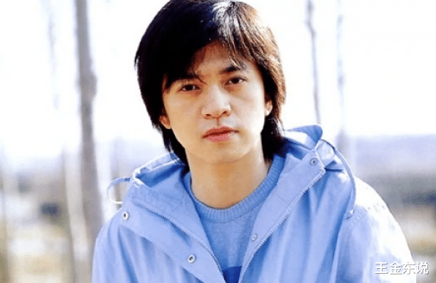 李健|清华大学毕业的李健，特别有音乐天赋，如今既是音乐人又是歌手