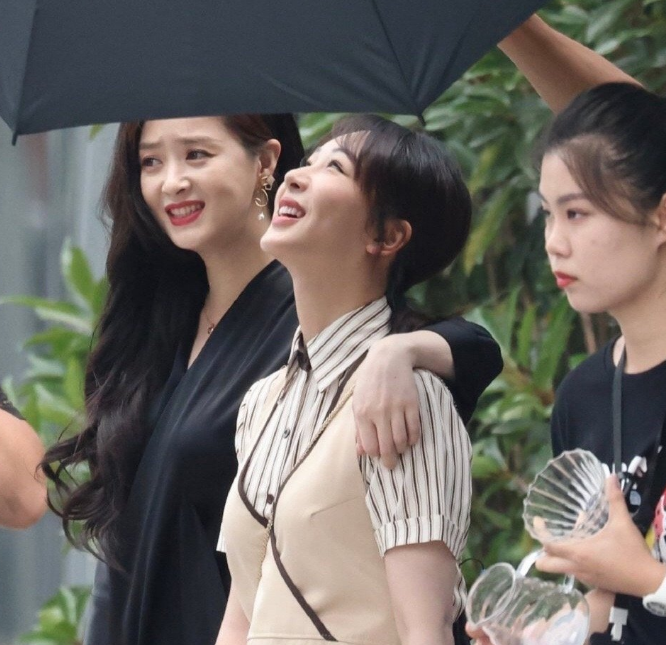 杨紫|当大家都在关注吴亦凡时，却没想到杨紫在“闷声干大事”