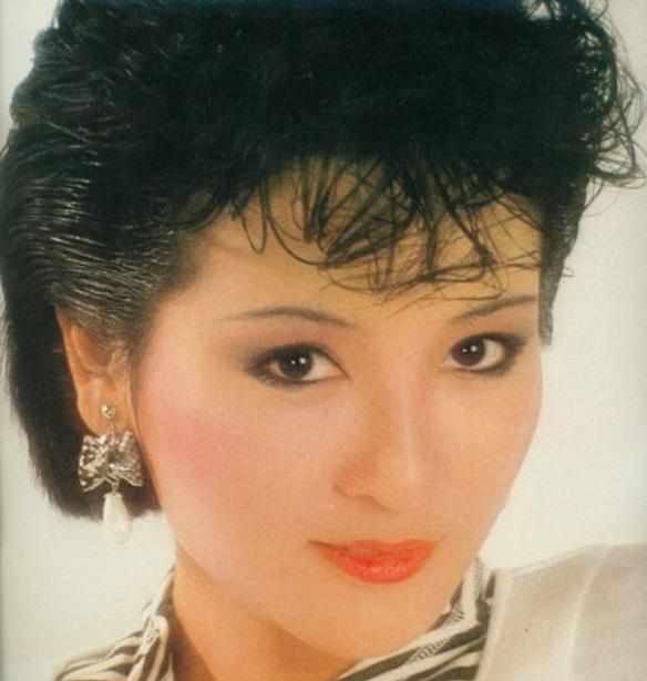 狄波拉|谢贤的强烈攻势下，狄波拉跟美国男友分手了，谢贤终于抱着美人归