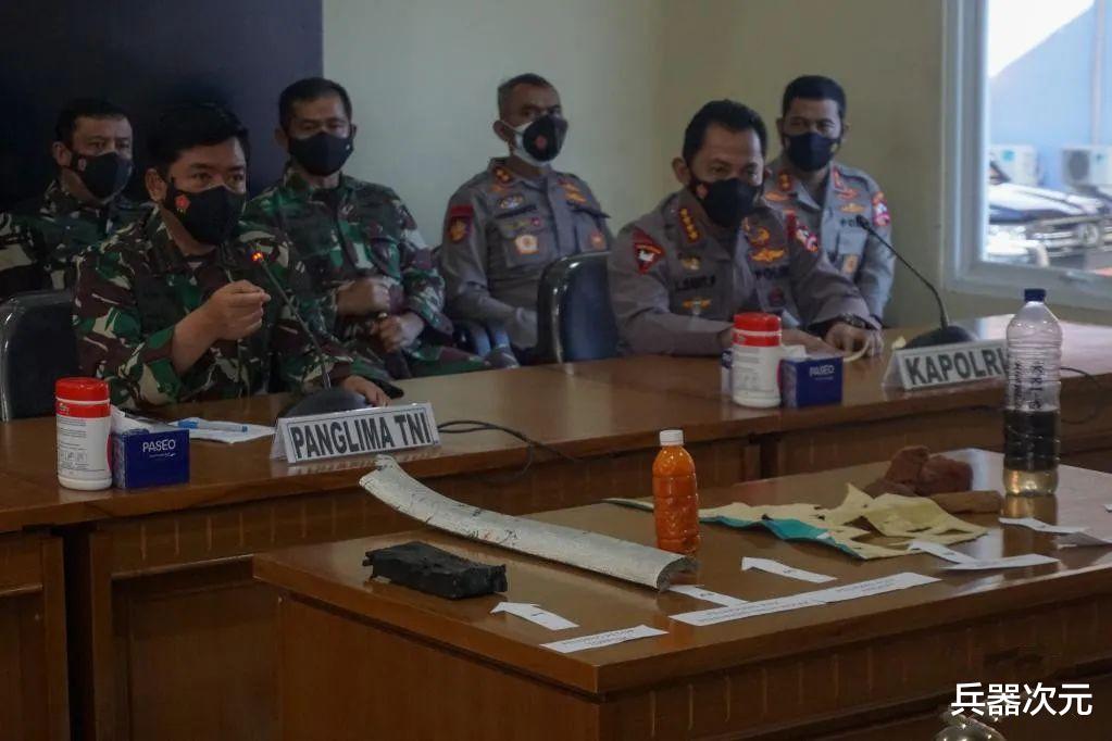 排头聚聊 印尼潜艇找到了！850米水下被压成碎片，几乎不可能有人幸存