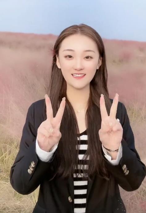 古力娜扎|大衣哥儿媳签约MCN机构，专场报价1小时3万，网友：舍身取亿