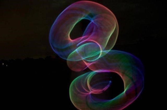 科学家 为什么科学家说宇宙是11维的?我们怎么感觉不出来呢?