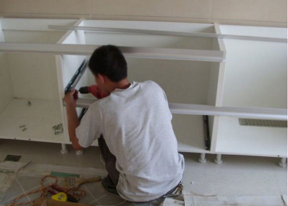 橱柜万万要多加这个小玩意，牢固又耐用，用几十年也不怕坏