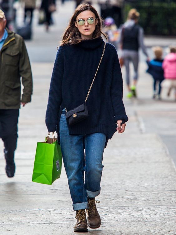 大表姐的时尚圈 老爹鞋先放一放，今年秋冬穿“短靴”更显女人味，这样搭就很美