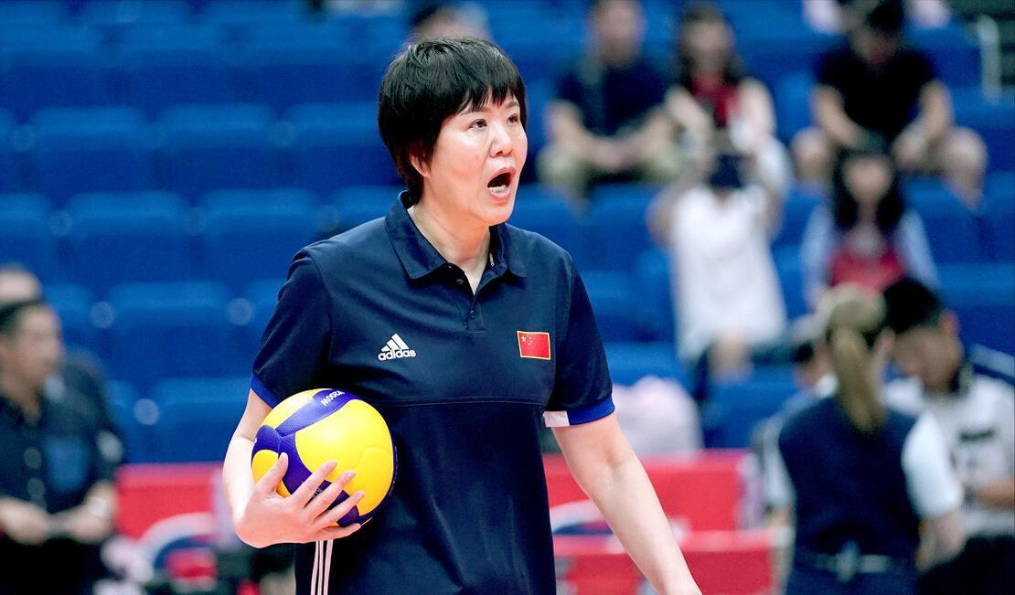 安家杰|暫停時間時，注意看安家杰的一些小動作，球迷：動手動腳太惡心