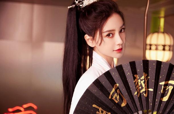 王安宇|王安宇又官宣一热剧，民国背景，看清女主后，网友：演什么看什么