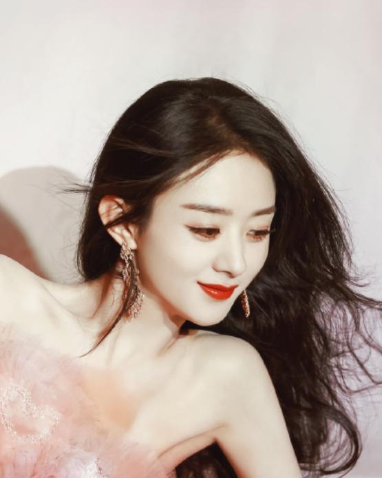 赵丽颖|赵丽颖辟谣离婚后，又喜提“新身份”，看清文案，终于等到了