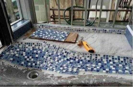 |老公花500元把洗手台改装成“茅坑”样式，没想到邻居都上门来学