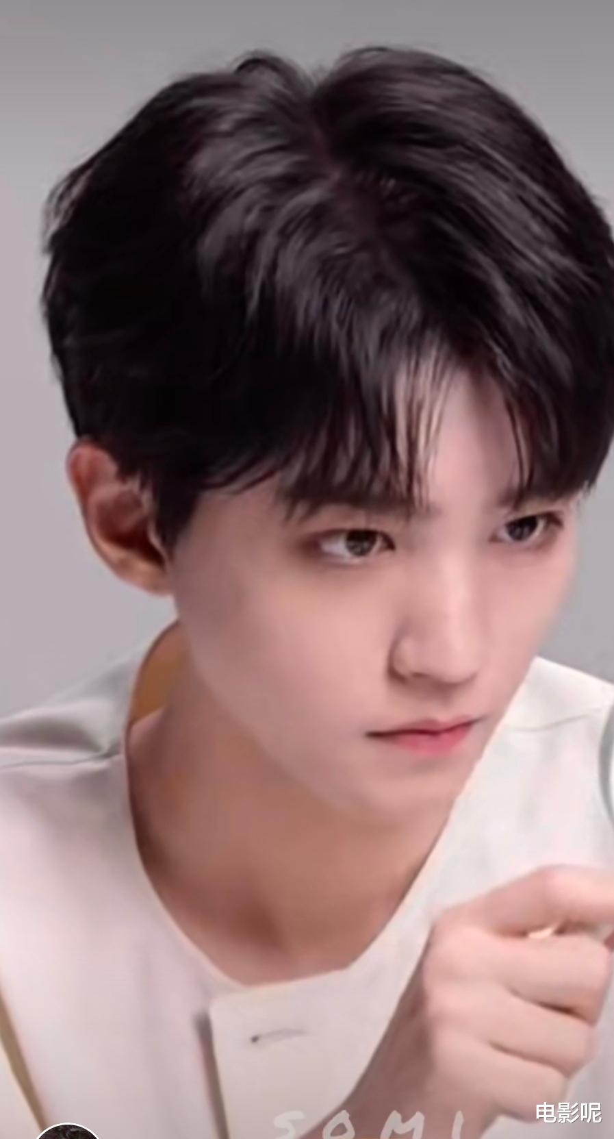 王俊凯|王俊凯品牌代言方发布全新视频，粉丝进行放大后，评论区好评不断