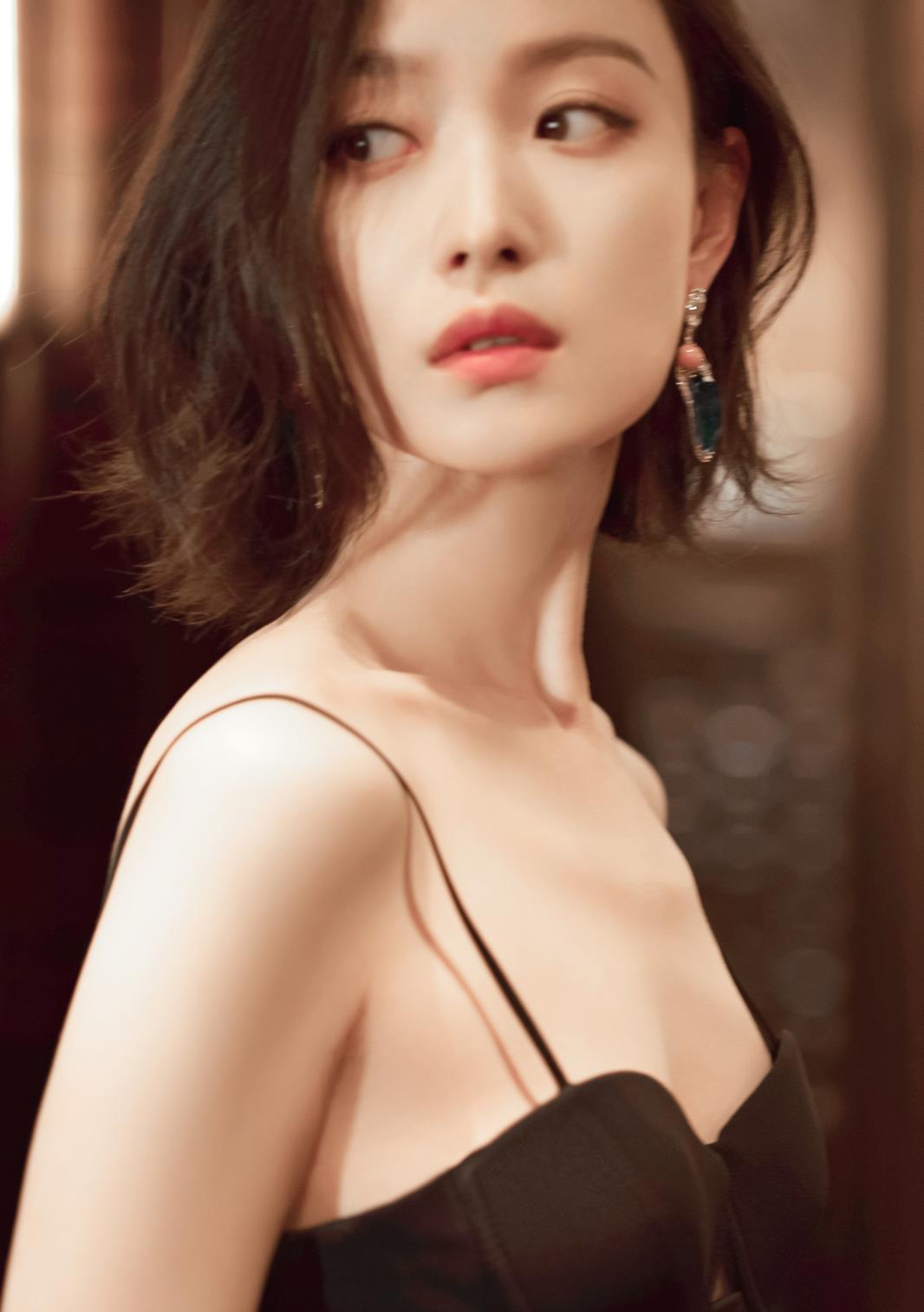 迪丽热巴|倪妮——人群中白成一道光！