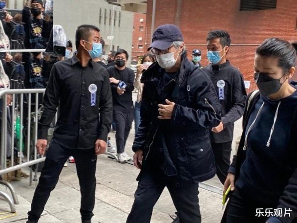 吴孟达|刘德华现身吴孟达葬礼：下车之后主动打招呼，严肃面对媒体镜头