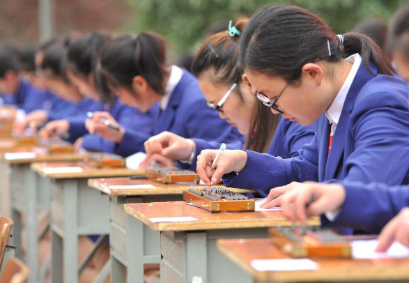 长裙|国内“过度饱和”的5个专业，不仅录取分数线高，就业也成难题