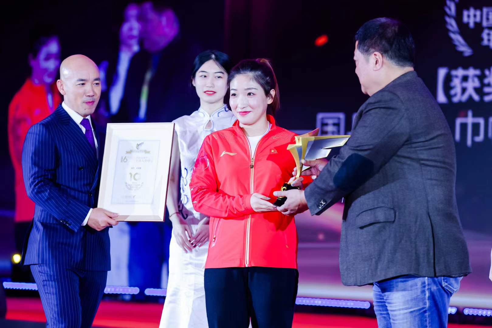 刘诗雯|恭喜刘诗雯获大奖，高马尾造型亮相，发表感言归功于国乒，高情商