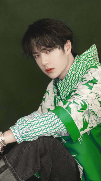 肖战|明星字迹哪家强？井柏然的很工整，肖战的很随意，这位偷练字了？