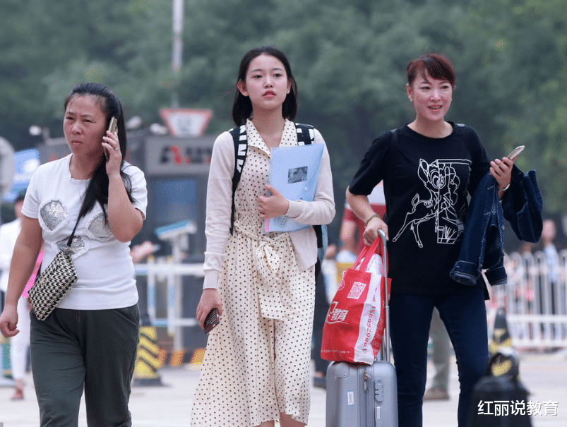 |毕业后的文科生和理科生，谁捧上的铁饭碗概率更大？答案很明显