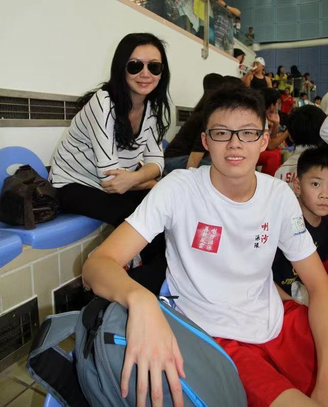 李绮红|4位甜美女星，年轻时灵气逼人，有福气的娃娃脸却没那么好的运气