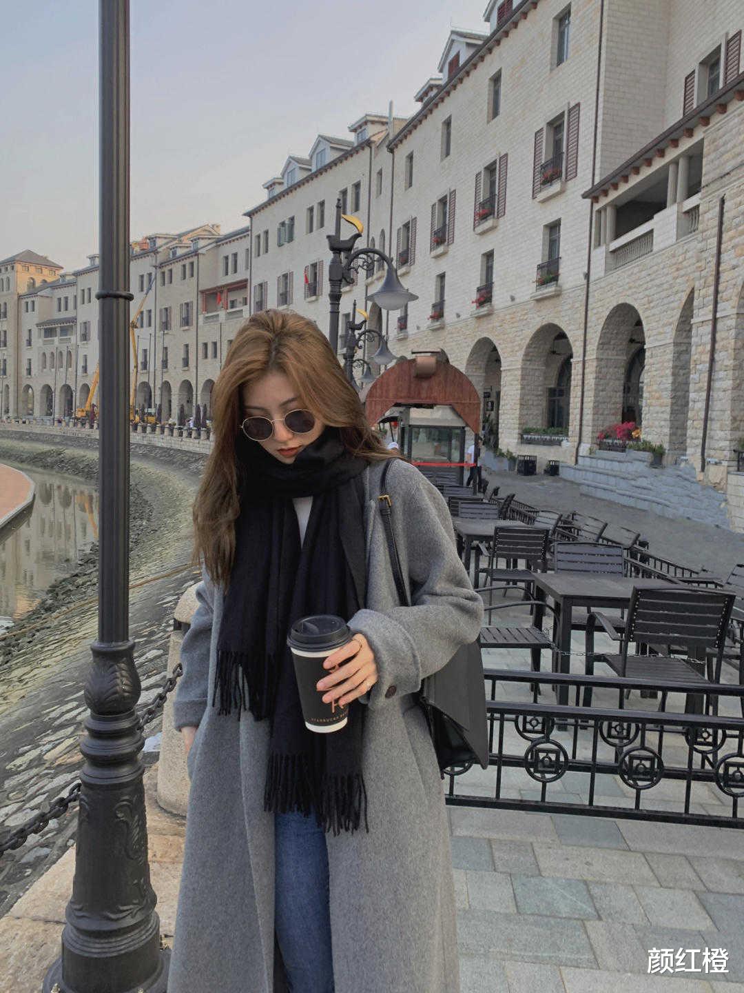 颜红橙 高级灰如何穿搭更显高级，这几款大衣别错过了，洋气精致又显气质