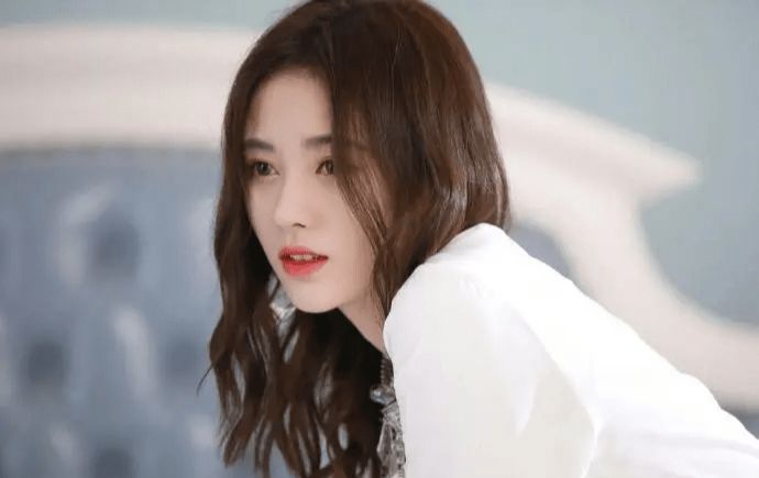 鞠婧祎|鞠婧祎新剧官宣，失忆穿越到郑业成的“手机”，奇妙的恋爱之旅！