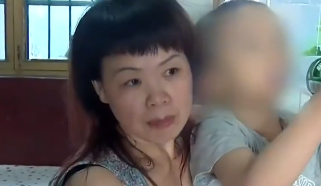 美女老板闪婚1米5小丈夫,被家暴还坚持做牛做马,为何受这委屈?