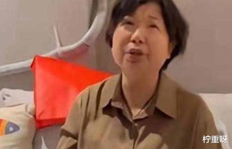 柠重呀 杜新枝说话前后矛盾，矛盾点被网友扒出，杜新枝面对质疑称遭网暴