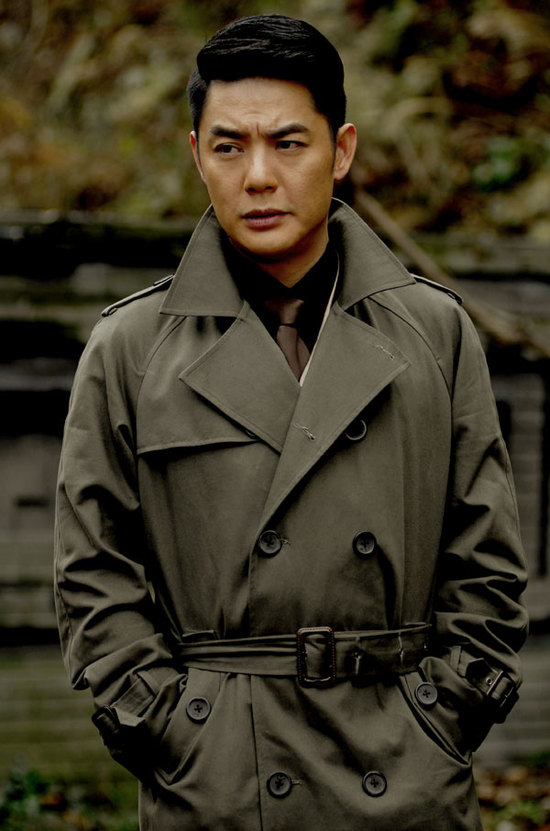 sm|63岁李幼斌与朋友聚会，穿破洞毛衣喝酒，饭桌被神秘大哥辱骂反赔笑