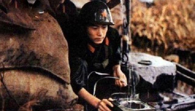 情窦初开的青春|1985年，我军侦察队碰到越军搏击高手，副队长去单挑，结局如何？