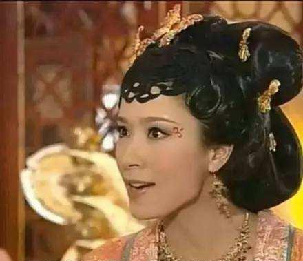 杨怡|现代版《宫心计》开播，剧情高能个个不好惹，杨怡演了“小白兔”