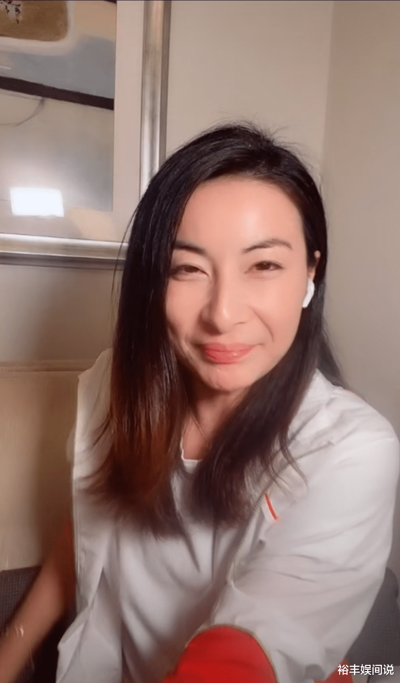 郭晶晶|郭晶晶首次开直播！温婉大气女神范十足，高清近照无死角