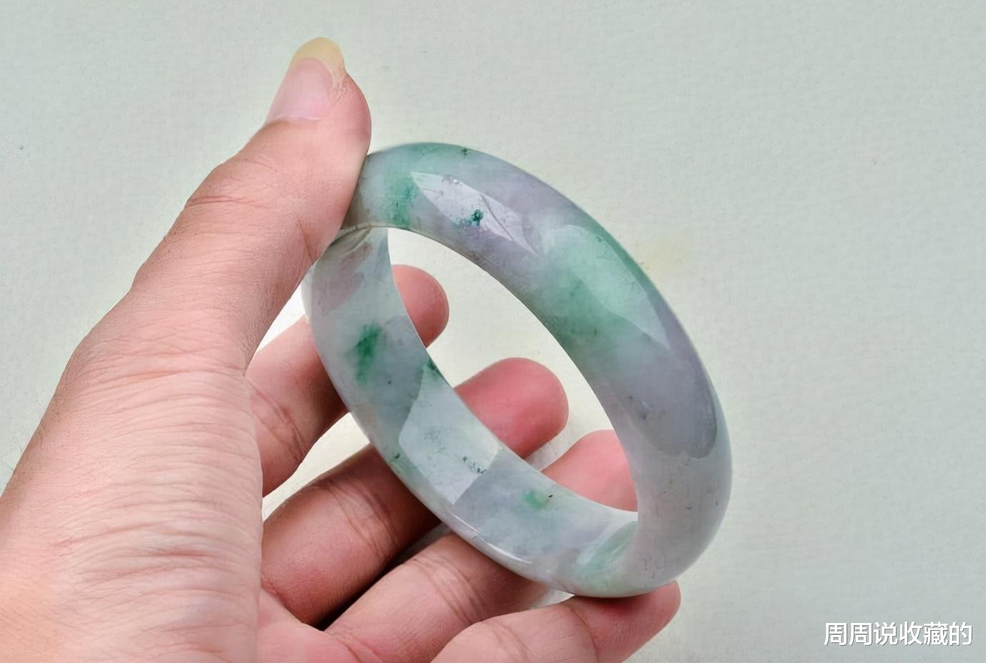 戈壁|翡翠手镯怎么会掉色呢？