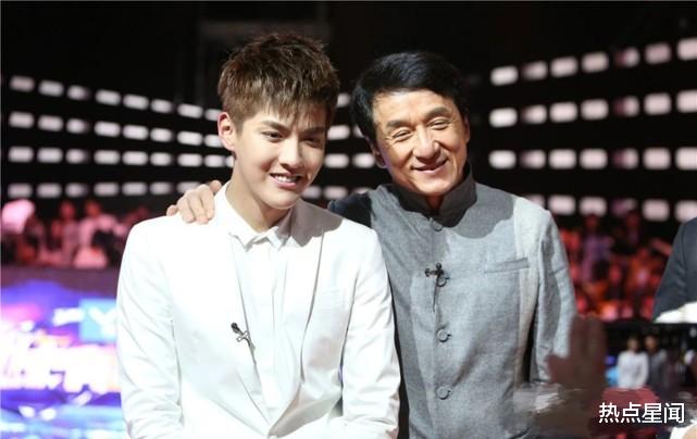 吴亦凡|知情人曝吴亦凡妈妈很憔悴，天价悬赏律师做辩护，求成龙帮忙被拒