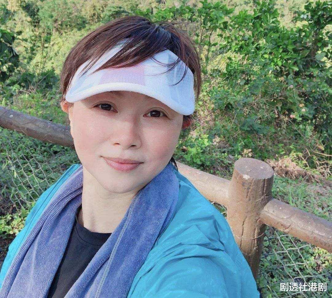 杨丞琳|55岁港版“阿紫”直播带货人气低，自认工作机会少，靠退休金生活