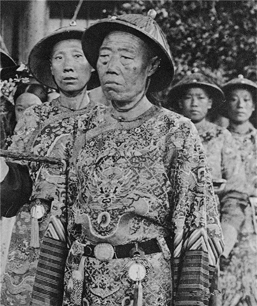 慈禧太后|李莲英“上色照”曝光：一脸脓包，面露阴险，为何极受慈禧宠爱？