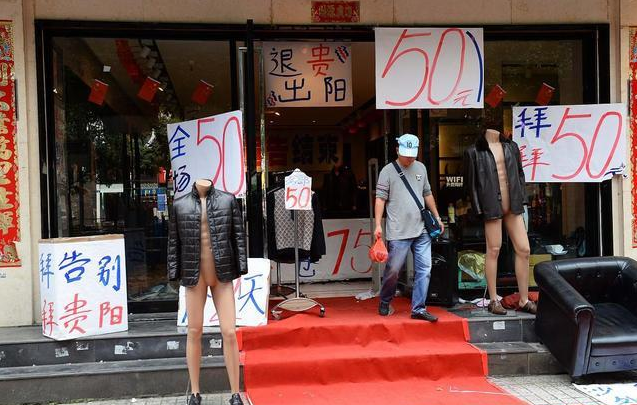 电子商务|电商平台欣欣向荣，实体店客流量被瓜分殆尽，店主们该何去何从？