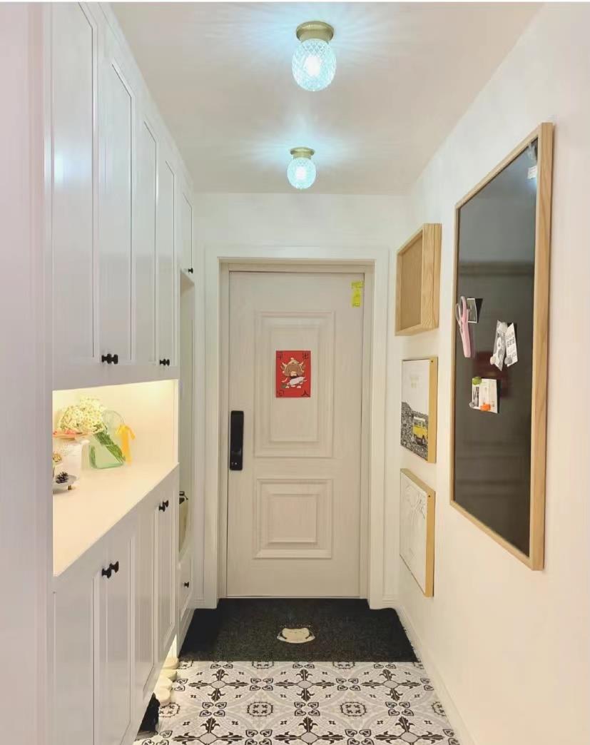 不走寻常路，把沙发墙挖空，做成了书柜，87㎡住着比大平层还舒坦