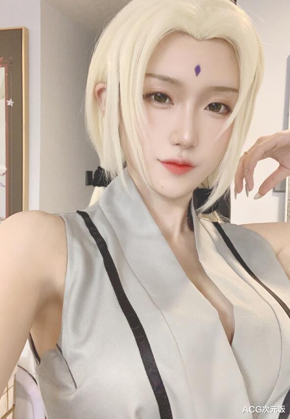 acgn漫评|腐团儿COS国漫知名狐妖御姐，女王气质差点意思，但腿是到位了