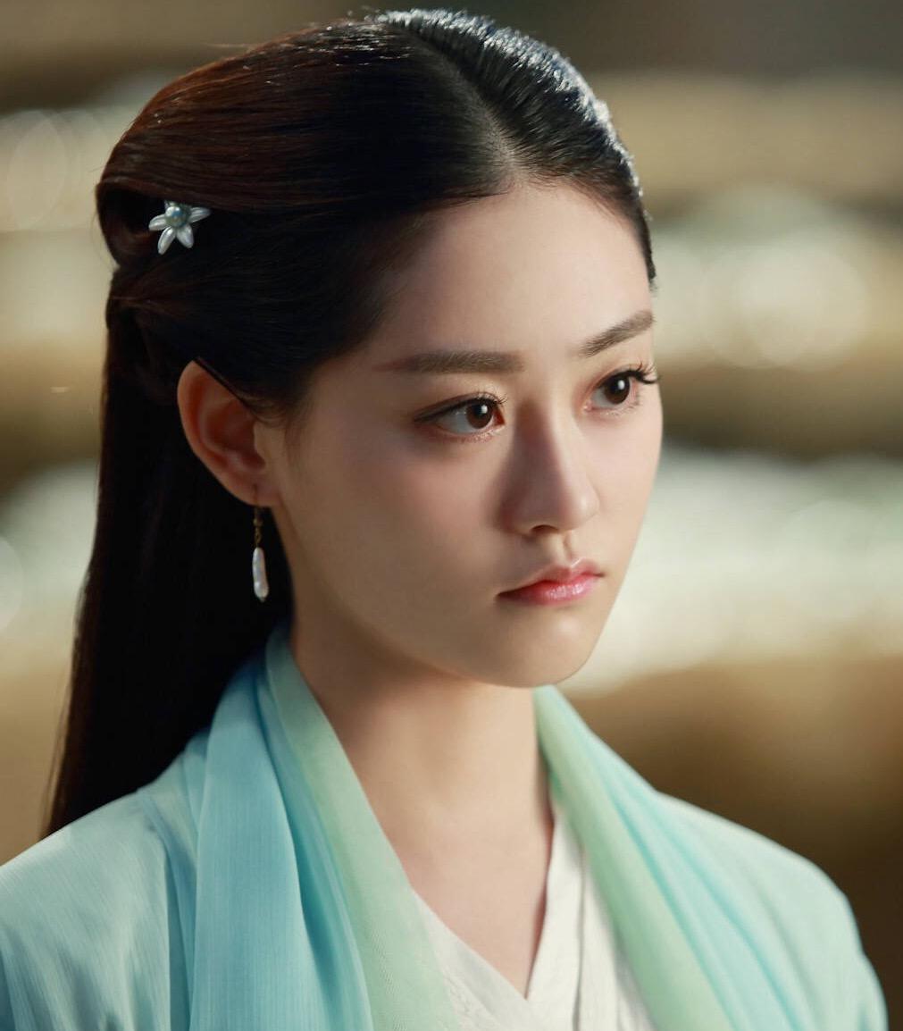 迪丽热巴|杨幂旗下“四朵金花”，只有迪丽热巴名气直逼老板，网友直呼优秀