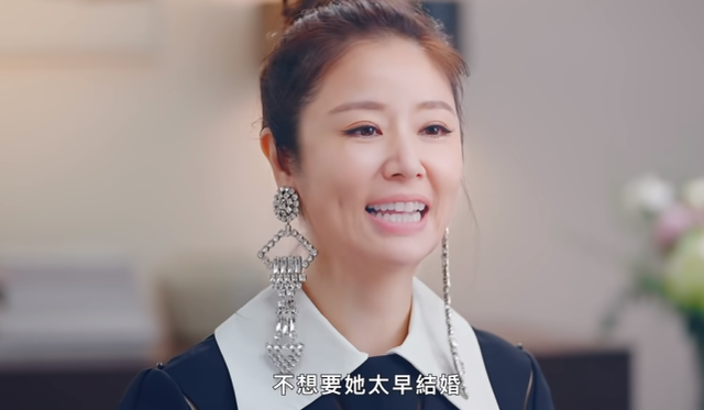 林心如|45岁林心如用力过猛！扎丸子头强行扮嫩，可惜脸部僵硬竟显违和感