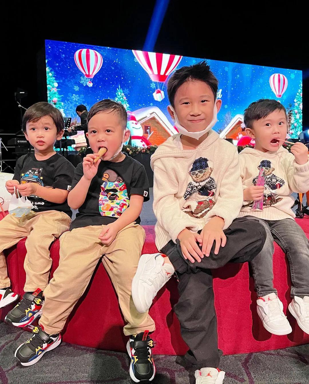 胡杏儿|胡杏儿老公带儿子去玩，抱俩娃大展爸爸力，为儿子认识新朋友高兴