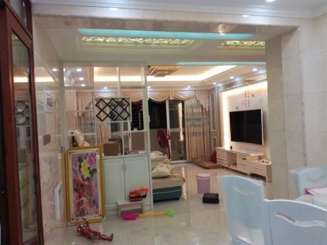 玄关吊顶这样一装，非常漂亮，立体时尚显大方！